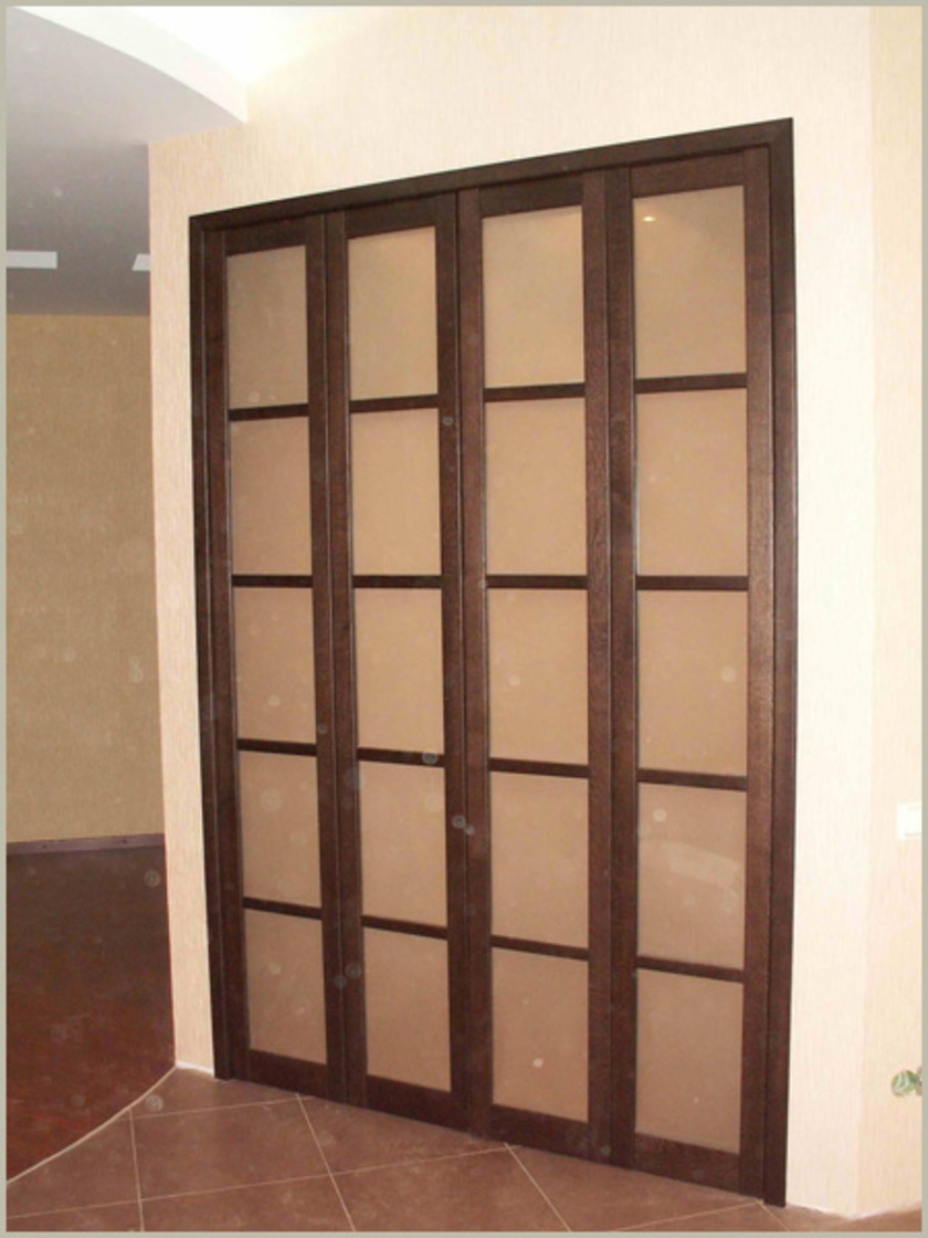 Двери гармошка с матовым стеклом и накладными разделителями Нижний Тагил